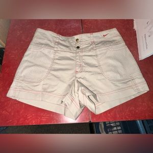 NIKE BEIGE LOW RISE SHORTS-size small
